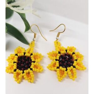 Sunflower Earrings, Floral design, Seed bead earrings, Handmade